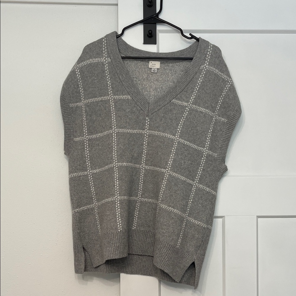 A New Day Gray V-Neck Sweater with Grid Pattern